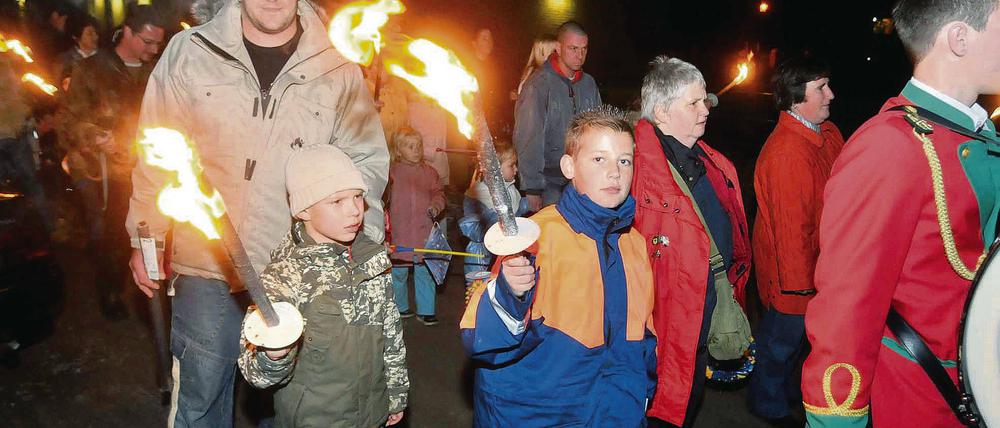 Einen Fackelumzug organisierte der Heimatverein zur Nacht der Museen.