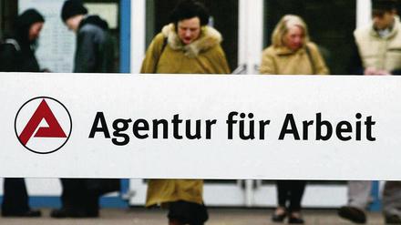 Lieber Kurzarbeit als Entlassung. Mehr als 100 Firmen in der Region setzen darauf. Die meisten wollen wegen des drohenden Fachkräftemangels ihren eingespielten Mitarbeiterstamm nicht verlieren. Nun dürfen sie ihn sogar schulen  auf Kosten des Staats.