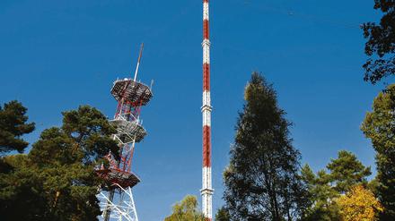 Das Ende ist nah. Der 358 Meter hohe ehemalige Funkturm (r.) in Frohnau an der Landesgrenze von Berlin nach Brandenburg wird nicht mehr gebraucht.