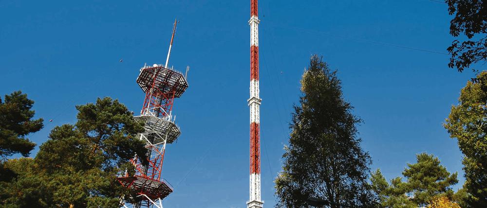Das Ende ist nah. Der 358 Meter hohe ehemalige Funkturm (r.) in Frohnau an der Landesgrenze von Berlin nach Brandenburg wird nicht mehr gebraucht.