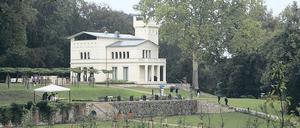 &amp;#Die Villa Jacobs. Ludwig Persius errichtete das Gebäude 1835/36 im Stil toskanischer Villen. Nach einem Brand wurde die Villa 1981 abgetragen und 2008 wiederaufgebaut.
