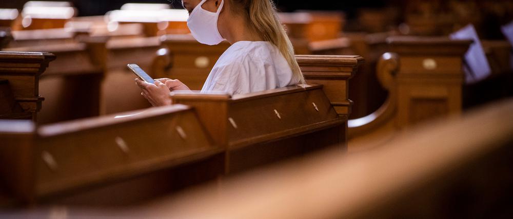 Gottesdienste dürfen in diesem zweiten Lockdown zwar gefeiert werden, doch unter Einhaltung aller geltenden Hygienemaßnahmen und somit zwangsläufig mit weniger Besuchern.
