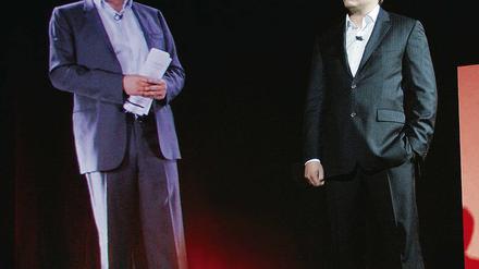 Einer echt, der andere ein Hologramm. Auf der Bühne des Metropolis-Saales begegneten sich Ian OConnell (links als Hologramm) und Till Schreier in persona, um miteinander zu plaudern.
