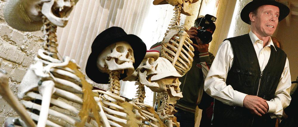 Leichenpräparator. 2006 eröffnete Gunther von Hagens das Plastinarium.