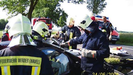 Ehrenamtliche Lebensretter: Im ländlichen Raum engagieren sich viele Bürger in der Feuerwehr. Statt Geld bekommen sie für ihre zeitaufwändige und verantwortungsvolle Arbeit Anerkennung und Dankbarkeit.
