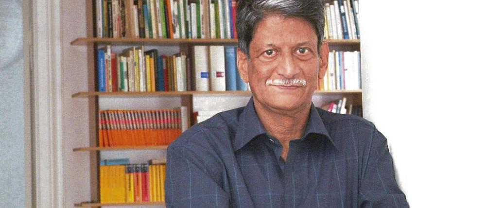 Mann aus Mumbai. Kiran Nagarkar (66) lebt als Gast des DAAD für ein Jahr in Berlin. Gerade ist sein Erstlingswerk auf Deutsch erschienen.