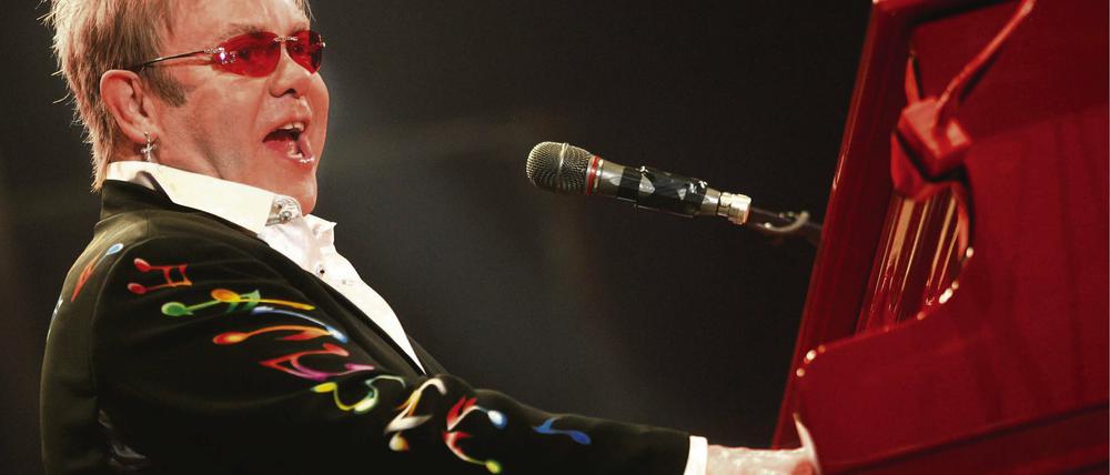 Liebt Blumen. Elton John ist nicht nur einer der erfolgreichsten Musiker der Welt, sondern auch ein großer Exzentriker. Beim Floristen ließ er mal 300 000 Pfund.