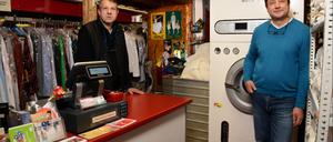 Seit mehr als 30 Jahren nehmen Jovan Davcik und sein Bruder Dragan in Kreuzberg Schmutzwäsche entgegen.