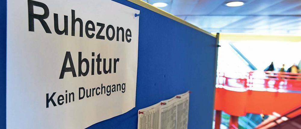 Nicht anspruchsvoll genug. Das Matheabitur war in Brandenburg immer wieder von Pannen geprägt. Trotz gelobter Verbesserungen sei das Niveau bei den Prüfungen in diesem Jahr wieder zu niedrig gewesen, sagt der Mathematiker Helmut Assing.
