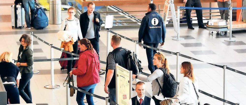 Schönefeld ist voll. Von Januar bis August starteten und landeten mehr als 7,3 Millionen Passagiere am einstigen Zentralflughafen der DDR. Ein Plus von 40,1 Prozent.