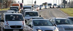 Droht Potsdam ein jahrelanges Baustellenchaos? So wie hier auf der Nuthestraße könnte sich der Verkehr noch in vielen anderen Teilen Potsdams stauen.