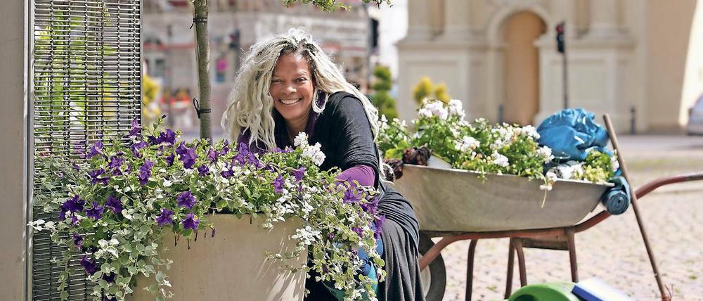 Ausgzeichnetes Engagement. Die Blumenfee „Ele“ erhielt für ihren Einsatz auf dem Potsdamer Luisenplatz einen mit 3000 Euro dotierten Sonderpreis.