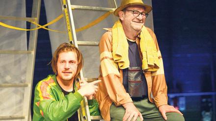 Charakterdarsteller. Roland Kuchenbuch begeisterte in großen und kleinen Rollen durch Spielfreude und Genauigkeit, wie hier in „Herz eines Boxers“ von Lutz Hübner. In den 38 Jahren seines Festengagements erlebte er sieben Intendanten.