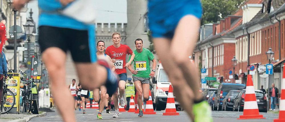 Zum schnellen Pflaster. Dazu werden die Straßen der Potsdamer Innenstadt in wenigen Tagen. Dann jagen Tausende Läufer bei der Preußischen Meile über den Rundkurs in der barocken Altstadt.