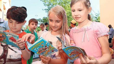 Gute Lektüre. Im Ferienpass finden Kinder Tipps für die schulfreie Zeit.
