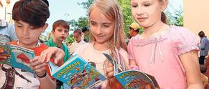 Gute Lektüre. Im Ferienpass finden Kinder Tipps für die schulfreie Zeit.