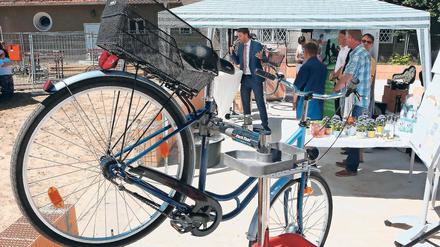 Welche Farbe darf’s denn sein? Die neue Fahrradwerkstatt des Oberlinhauses in Michendorf bekommt ein vergleichsweise schlichtes Äußeres. Die Jobs in der Einrichtung sind im Übrigen sehr begehrt.