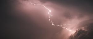 Der Deutsche Wetterdienst hatte bereits am Samstagmorgen auf eine Wetterlage in Potsdam "mit hohem Unwetterpotential" hingewiesen. 