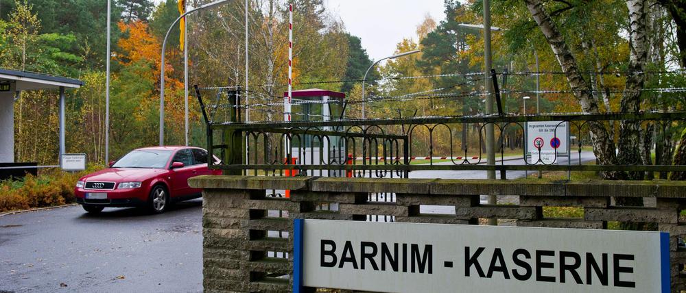 Das Führungskommando des Heeres zieht nach Strausberg - eigentlich ein Grund zur Freude in dem ostbrandenburgischen Städtchen. Doch gleichzeitig soll die Zahl der Soldaten und Angestellten in der "Barnim Kaserne" reduziert werden.