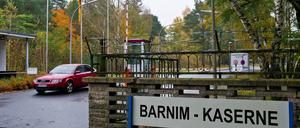 Das Führungskommando des Heeres zieht nach Strausberg - eigentlich ein Grund zur Freude in dem ostbrandenburgischen Städtchen. Doch gleichzeitig soll die Zahl der Soldaten und Angestellten in der "Barnim Kaserne" reduziert werden.