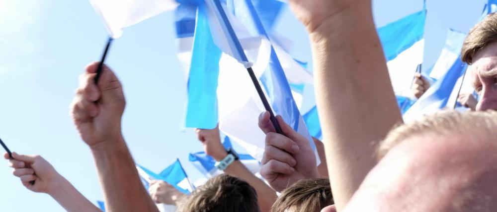 Blau-weiß-bunt. Der SV Babelsberg 03 steht für Weltoffenheit und einen respektvollen Umgang. Nach den Vorfällen beim Pokalfinale unterstreichen das auch neun Fangruppen mit einer gemeinsamen Erklärung.
