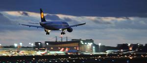 Vor dem Streik: Die Gewerkschaft Verdi hat mit Warnstreiks an den Berliner Flughäfen gedroht.