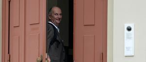 Der Neue: Der brandenburgische Innenminister Dietmar Woidke (SPD) am Montag beim Betreten der brandenburgischen Staatskanzlei in Potsdam.