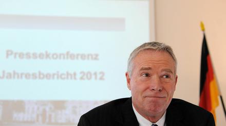 Der Präsident des Landesrechnungshofes Brandenburg, Thomas Apelt, am Freitag bei der Vorstellung des Jahresberichtes in Potsdam.