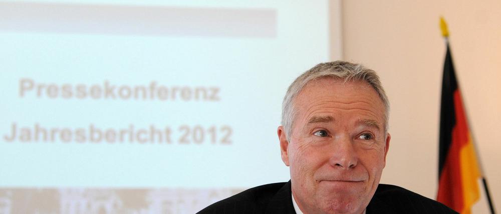 Der Präsident des Landesrechnungshofes Brandenburg, Thomas Apelt, am Freitag bei der Vorstellung des Jahresberichtes in Potsdam.