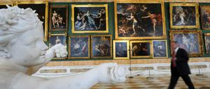 Die Skulptur "Göttin des Reichtums" von Edme Bouchardon in der Ausstellung "Die Schönste der Welt" in der Bildergalerie von Preußenkönig Friedrich II. (1712-1786) im Park Sanssouci in Potsdam (Brandenburg). Die Ausstellung wird anlässlich des 250-jährigen Bestehens der Bildergalerie im Park Sanssouci vom 9. Mai bis 31. Oktober 2013 gezeigt.