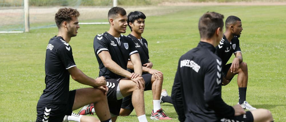 Erstmal lockern. Vier Wochen nach dem letzten Pflichtspiel der vergangenen Saison haben die SVB-Kicker angefangen, sich für das neue Spieljahr fit zu machen.
