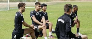 Erstmal lockern. Vier Wochen nach dem letzten Pflichtspiel der vergangenen Saison haben die SVB-Kicker angefangen, sich für das neue Spieljahr fit zu machen.
