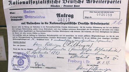Alte Verbindungen. In den frühen 1960er Jahren kam es zu einer Ballung von Mitarbeitern im Bundesinnenministerium, die zuvor Mitglieder der NSDAP gewesen waren.