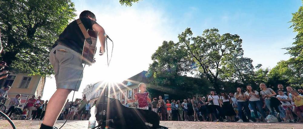 So klingt die Stadt. Am Donnerstag wird in ganz Potsdam die Fête de la Musique gefeiert. Die Brandenburger Straße wird dann zur längsten Bühne der Stadt.