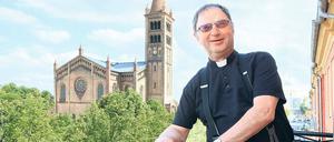 Abschied. Als Propst Klaus-Günter Müller vor 19 Jahren seine Dienstwohnung bezog, waren die Linden auf dem Bassinplatz noch sehr klein, frisch gepflanzt. Die St. Peter und Paul-Gemeinde wuchs, die Bäumchen auch. Jetzt geht Müller in den Ruhestand.