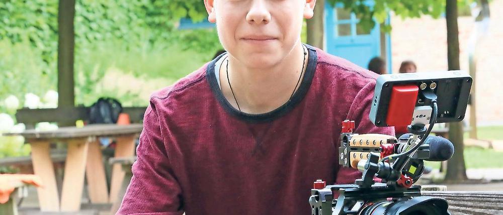 Kamera läuft. Finnegan Godenschweder aus Stahnsdorf drehte seinen ersten Kurzfilm mit 18 Jahren, jetzt hat er Abitur an der Kleinmachnower Waldorfschule gemacht und will versuchen, sich besser mit der Filmbranche zu vernetzen.