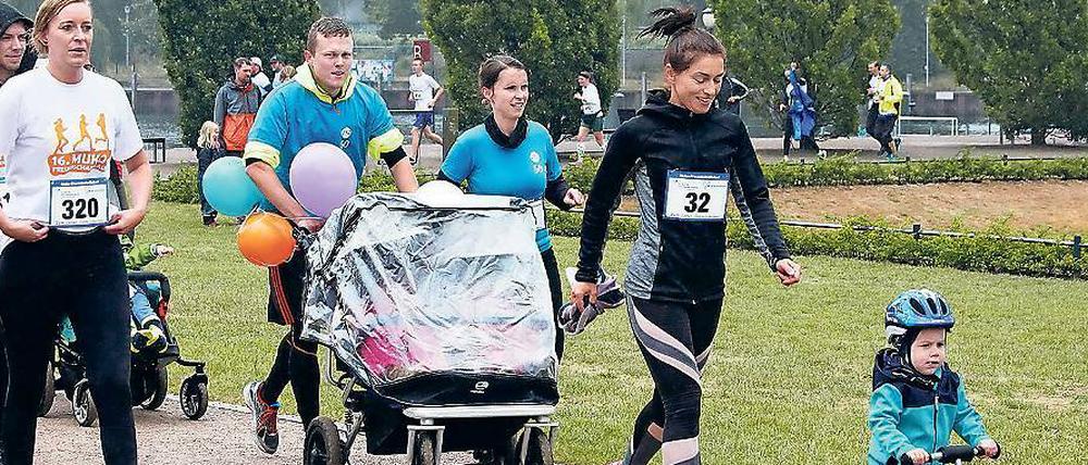 Für den guten Zweck. Beim Mukoviszidose-Lauf im Lustgarten wurden wieder Spenden errannt. Viele Familien machten mit, um die betroffenen Familien zu unterstützen.