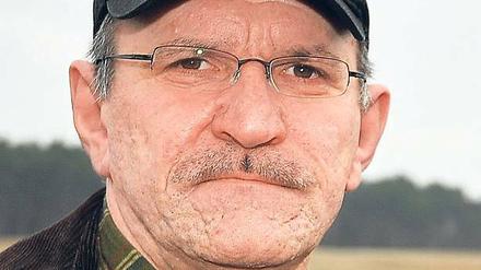 Not-Ernte. Viele Bauern in Brandenburg versuchen zu retten, was zu retten ist. Seit zwei Wochen ernten sie teilweise auf ihren Feldern, denn durch den Wassermangel kann das Getreide nicht mehr wachsen. Da die Ähren aber nur klein sind, drohen den Landwirten schlechte Verkaufspreise.