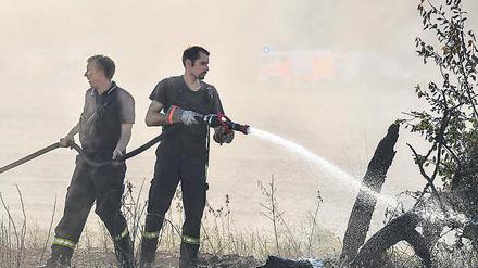 Ohne Pause. Viele Feuerwehrleute sind seit Tagen im Dauereinsatz.