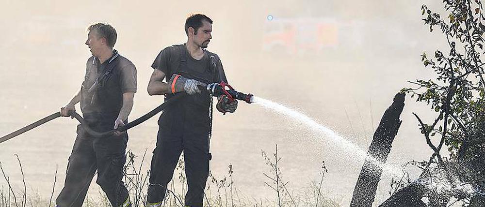 Ohne Pause. Viele Feuerwehrleute sind seit Tagen im Dauereinsatz.