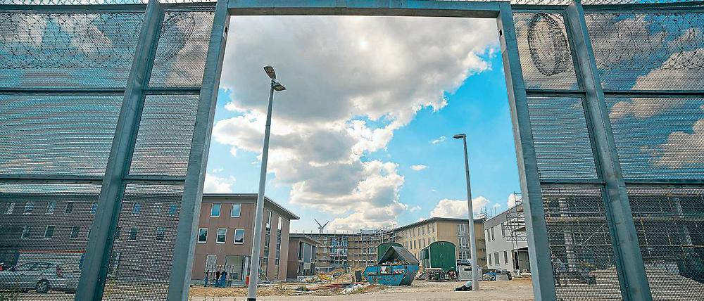 Unsicher? Das Gefängis Heidering für Berlin wurde in Großbeeren (Teltow-Fläming) gebaut. Die Sicherheitsvorkehrungen in der JVA scheinen nicht die besten zu sein.