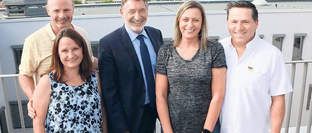Zu Besuch. Rich und Renee Siegmann (links) sowie Antje Peters und John Schreurs (rechts) zusammen mit Oberbürgermeister Jann Jakobs.