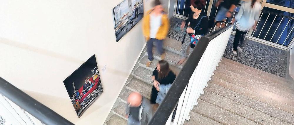 Raum für viele. Die Wissenschaftler der Fachhochschule haben sich auch das Kreativhaus Rechenzentrum in Potsdam genauer angeschaut. Sie beschreiben das Zentrum als Raum, der nicht klar definiert ist. Hier könnten sich verschiedene Nutzer zusammenfinden und gegebenenfalls voneinander profitieren.