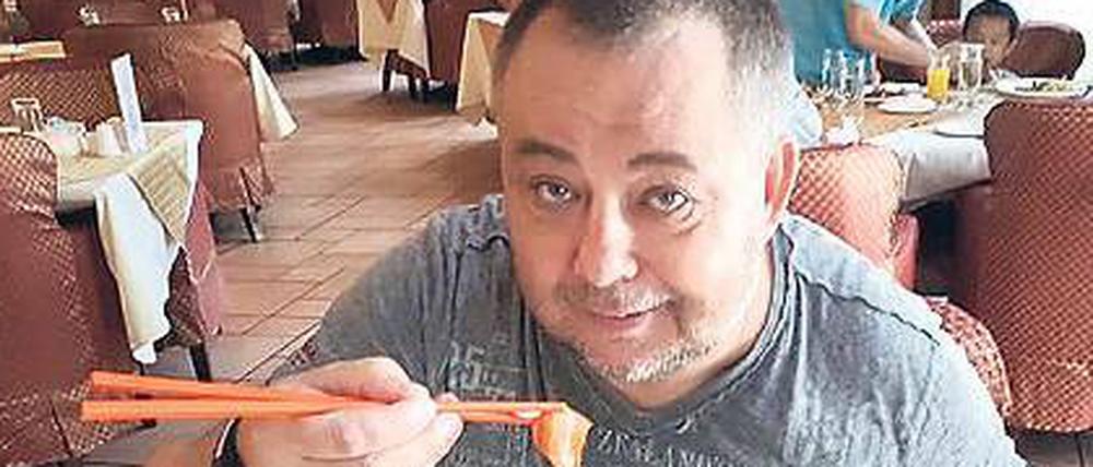 Gewöhnungssache. Sven Thoß und die Herausforderung mit den Stäbchen.