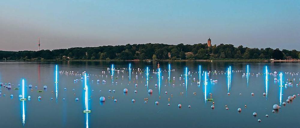 Nachtleuchten. Bis Ende Juli zeigt Gottemeier sein Licht am Tiefen See.