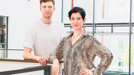 Austausch fördern. Die beiden Fachhochschul-Studenten Danai Moschona und Theodor Hillmann haben das deutsch-griechische Magazin A-B.international gegründet – nach einer Reise nach Athen.