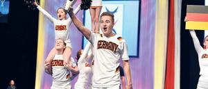 Gewinner-Choreografie. Maurice Kammholz mit seinem Team bei den Weltmeisterschaften in Orlando im US-Bundesstaat Florida.
