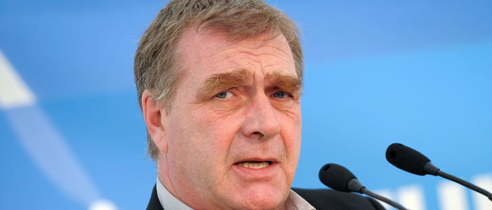 Unter Druck: Brandenburgs Wirtschaftsminister Ralf Christoffers (Linke) hat sich nach der umstrittenen Millionenförderung für die Biotechnik-Firma Human Biosciences (HBS) in Widersprücche verstrickt.