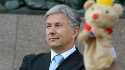 Bärentheater. Berlin ist nicht leicht zu regieren – und manchmal geht es zu wie im Kasperltheater, wie hier bei der Wiedereröffnung der sanierten Siegessäule. Klaus Wowereit hat trotzdem zehn Jahre als Senatschef durchgehalten. Und hat offenbar noch nicht genug davon.