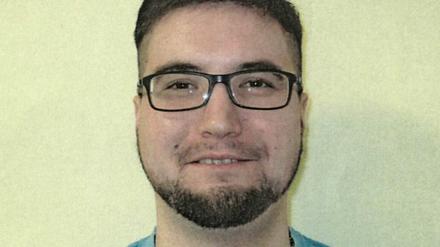 David S. ist in Brandenburg (Havel) aus dem Maßregelvollzug entwichen. Die Polizei bittet um Hinweise, warnt jedoch davor, den Mann festzuhalten oder anzusprechen.